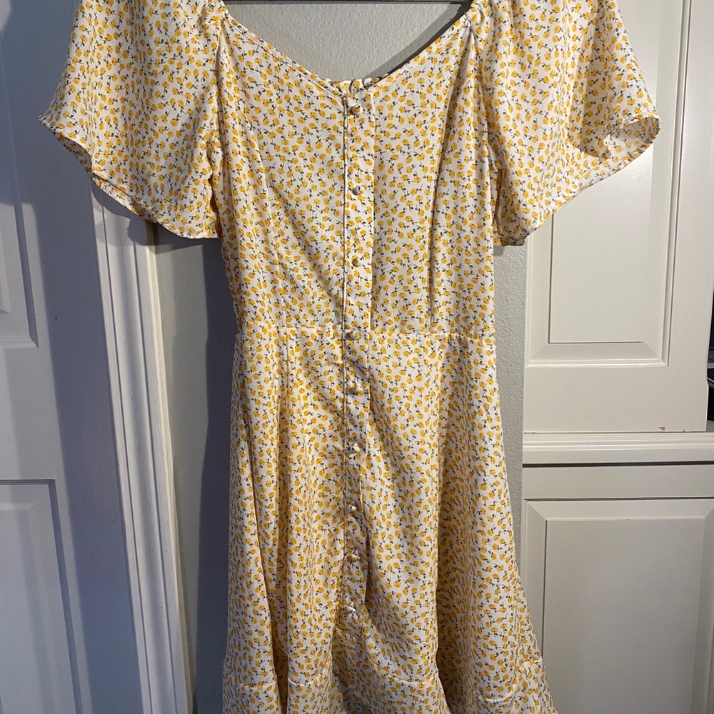 white with yellow flowers dress XS super cute!